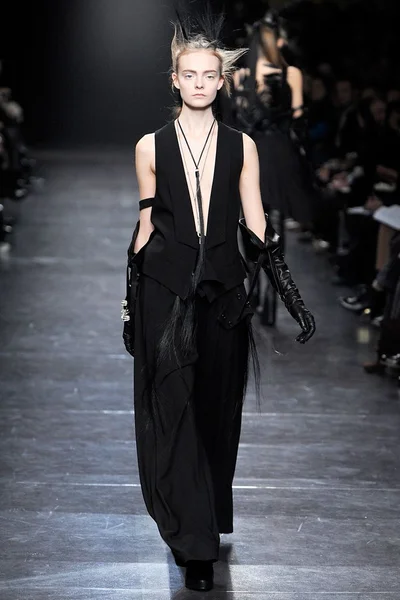 Look 27